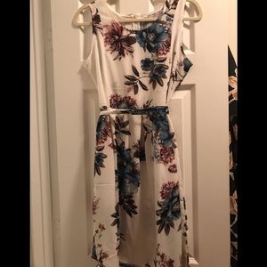 Really pretty flowery dress